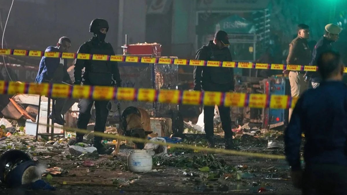 দিল্লিতে লাল কেল্লার নিকটে ভয়াবহ বিস্ফোরণ, ভারতজুড়ে সর্বোচ্চ সতর্কতা জারি